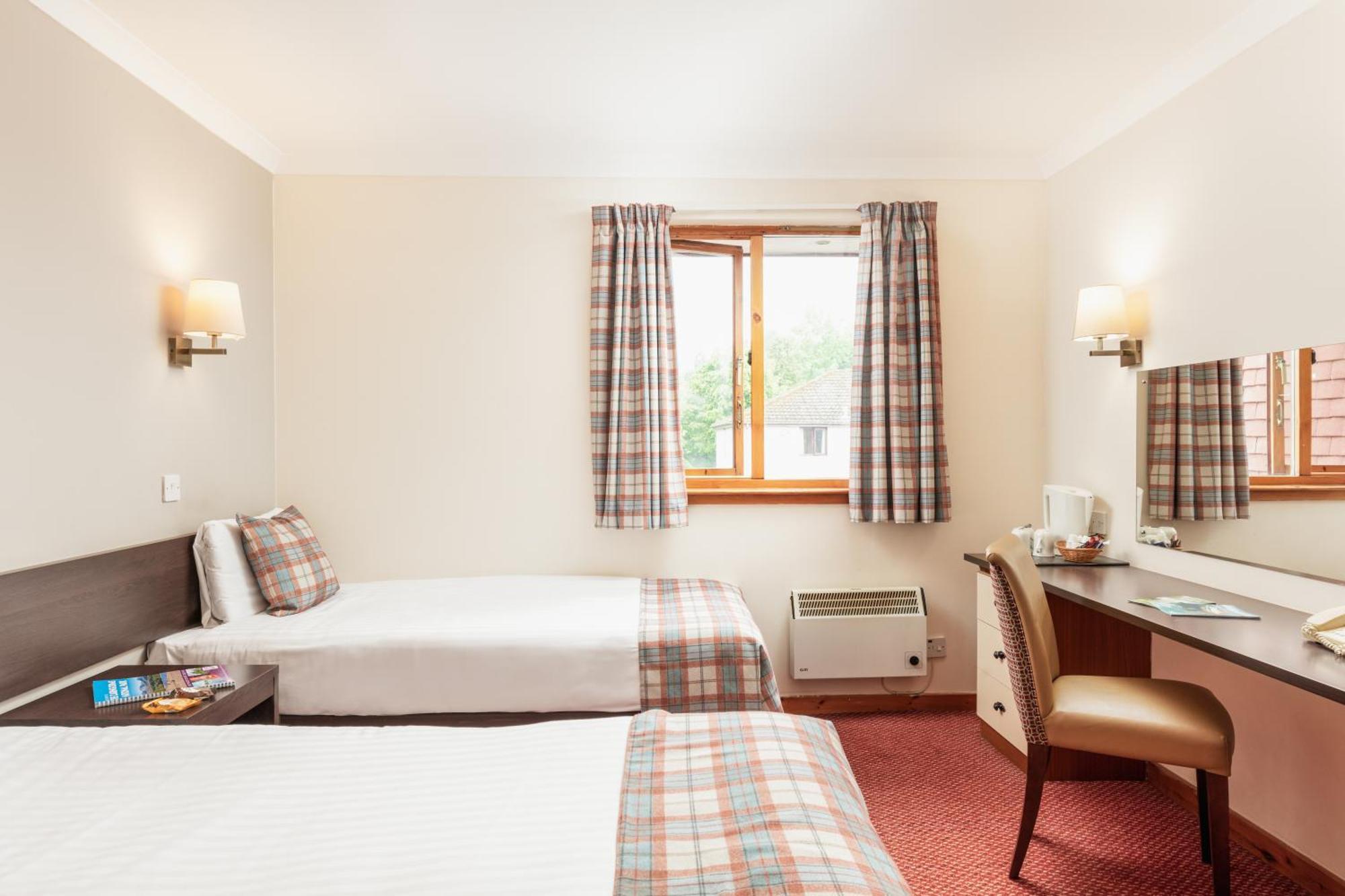 Highlander Hotel 'A Bespoke Hotel' Newtonmore Exterior foto