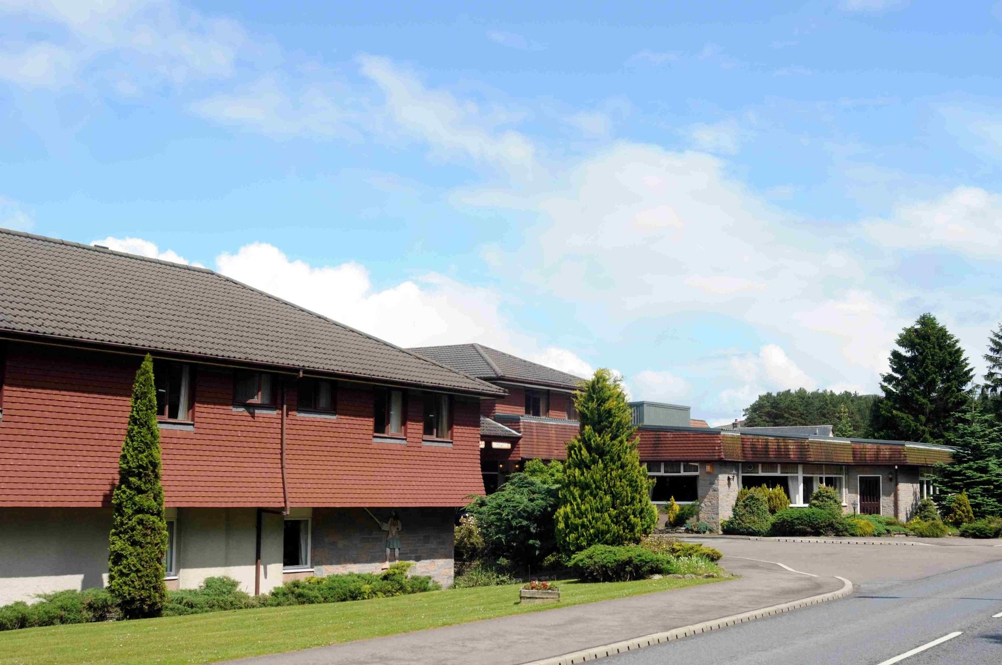 Highlander Hotel 'A Bespoke Hotel' Newtonmore Exterior foto